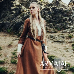 Wikinger Kleid Freya Braun Natur mit Stickerei von Leonardo Carbone