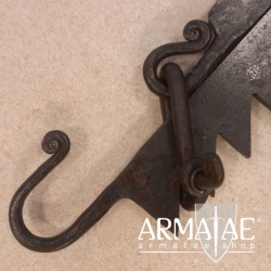 Hale, Feuersäge, verstellbarer Kesselhaken, handgeschmiedet auf https://armatae.shop Hale, Feuersäge, verstellbarer Kesselhaken, handgeschmiedet auf https://armatae.shop