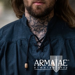 Meliertes Stehkragen-Schnuerhemd Blau von Leonardo Carbone bei Armatae.shop Meliertes Stehkragen-Schnuerhemd Blau von Leonardo Carbone bei Armatae.shop