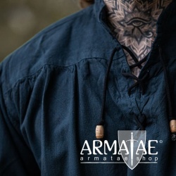 Meliertes Stehkragen-Schnuerhemd Blau von Leonardo Carbone bei Armatae.shop Meliertes Stehkragen-Schnuerhemd Blau von Leonardo Carbone bei Armatae.shop