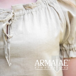Leonardo Carbone Mittelalter Kurzarmbluse OTILIA Hanffarben 2101h bei Armatae.shop Leonardo Carbone Mittelalter Kurzarmbluse OTILIA Hanffarben 2101h bei Armatae.shop