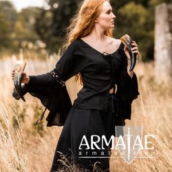 Mittelalter Bluse mit Trompetenärmel CARMEN 2095 Schwarz bei Armatae.shop