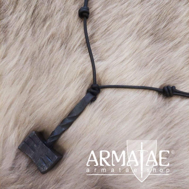 Thors Hammer Mjölnir aus Stahl geschmiedet mit verstellbarem Lederband von Lord of Battles Thors Hammer Mjölnir aus Stahl geschmiedet mit verstellbarem Lederband von Lord of Battles