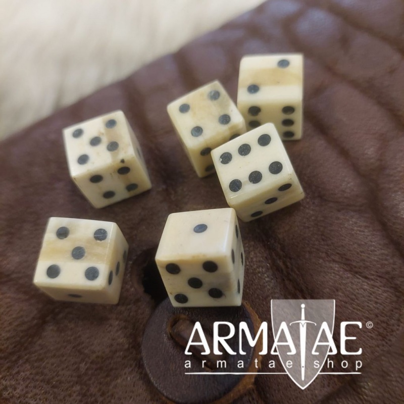 Lord of Battle Spielwürfel 4405 aus natürlichem Bein auf https://armatae.shop Lord of Battle Spielwürfel 4405 aus natürlichem Bein auf https://armatae.shop