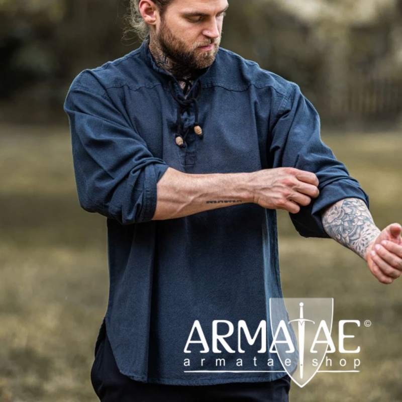 Leonardo Carbone bei Armatae.shop Mittelalter Hemd Ansbert Blau 2024bl Leonardo Carbone bei Armatae.shop Mittelalter Hemd Ansbert Blau 2024bl