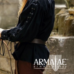 Mittelalterhemd mit Oesen Adrian Schwarz von Leonardo Carbone bei Armatae.shop Mittelalterhemd mit Oesen Adrian Schwarz von Leonardo Carbone bei Armatae.shop