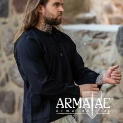 Weiches Bauernhemd Felix Schwarz 2018s mit Taschen von Leonardo Carbone bei Armatae.shop Weiches Bauernhemd Felix Schwarz 2018s mit Taschen von Leonardo Carbone bei Armatae.shop
