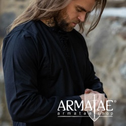Weiches Bauernhemd Felix Schwarz 2018s mit Taschen von Leonardo Carbone bei Armatae.shop Weiches Bauernhemd Felix Schwarz 2018s mit Taschen von Leonardo Carbone bei Armatae.shop