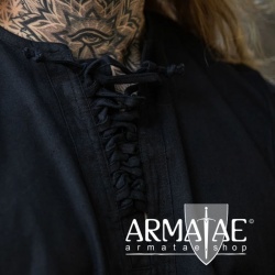 Weiches Bauernhemd Felix Schwarz 2018s mit Taschen von Leonardo Carbone bei Armatae.shop Weiches Bauernhemd Felix Schwarz 2018s mit Taschen von Leonardo Carbone bei Armatae.shop
