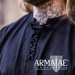 Weiches Bauernhemd Felix Schwarz 2018s mit Taschen von Leonardo Carbone bei Armatae.shop Weiches Bauernhemd Felix Schwarz 2018s mit Taschen von Leonardo Carbone bei Armatae.shop