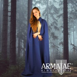 Großer Umhang mit Kapuze in 7 verschiedenen Farben auf https://armatae.shop Großer Umhang mit Kapuze in 7 verschiedenen Farben auf https://armatae.shop