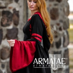 Leonardo Carbone Kapuzenkleid Isolde 4905 auf https://armatae.shop Leonardo Carbone Kapuzenkleid Isolde 4905 auf https://armatae.shop