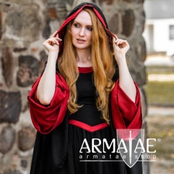 Leonardo Carbone Kapuzenkleid Isolde 4905 auf https://armatae.shop