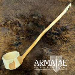 Handgefertigte Wasserkelle aus Holz bei https://armatae.shop