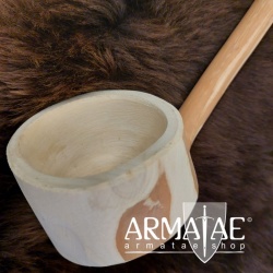 Handgefertigte Wasserkelle aus Holz bei https://armatae.shop Handgefertigte Wasserkelle aus Holz bei https://armatae.shop