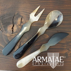 Besteck Set 3-tlg. aus poliertem Horn auf https://armatae.shop
