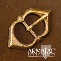 Massive Schnalle aus Messing antik brüniert auf https://armatae.shop