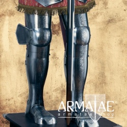 Replik einer prunkvoll geätzten und gebläuten Rüstung aus der königlichen Rüstkammer in Madrid auf https://armatae.shop Replik einer prunkvoll geätzten und gebläuten Rüstung aus der königlichen Rüstkammer in Madrid auf https://armatae.shop