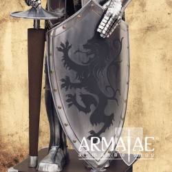 Turnierrüstung mit Lanze und Schild nach einem Original aus der königlichen Rüstkammer in Madrid auf https://armatae.shop Turnierrüstung mit Lanze und Schild nach einem Original aus der königlichen Rüstkammer in Madrid auf https://armatae.shop