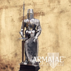 Turnierrüstung mit Lanze und Schild nach einem Original aus der königlichen Rüstkammer in Madrid auf https://armatae.shop Turnierrüstung mit Lanze und Schild nach einem Original aus der königlichen Rüstkammer in Madrid auf https://armatae.shop