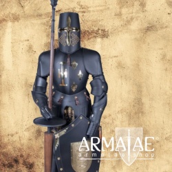 Schwarze Rüstung mit Gold Applikationen inkl. Lanze und Schild auf https://armatae.shop