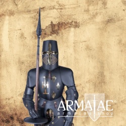 Schwarze Rüstung mit Gold Applikationen inkl. Lanze und Schild auf https://armatae.shop Schwarze Rüstung mit Gold Applikationen inkl. Lanze und Schild auf https://armatae.shop