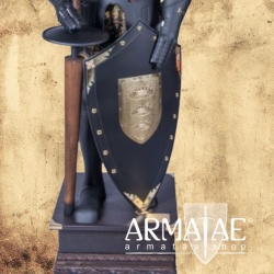 Schwarze Rüstung mit Gold Applikationen inkl. Lanze und Schild auf https://armatae.shop Schwarze Rüstung mit Gold Applikationen inkl. Lanze und Schild auf https://armatae.shop