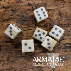 Lord of Battle Spielwürfel 4405 aus natürlichem Bein auf https://armatae.shop Lord of Battle Spielwürfel 4405 aus natürlichem Bein auf https://armatae.shop
