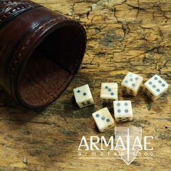 Lord of Battle Spielwürfel 4405 aus natürlichem Bein auf https://armatae.shop Lord of Battle Spielwürfel 4405 aus natürlichem Bein auf https://armatae.shop