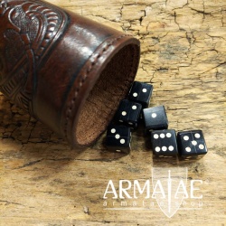 Handgefertigte WĂĽrfel aus Horn von Lord of Battles auf https://armatae.shop Handgefertigte WĂĽrfel aus Horn von Lord of Battles auf https://armatae.shop