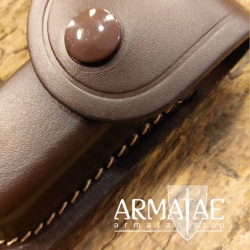 Lederetui für Taschenmesser mit max. 10 cm Grifflänge bei https://armatae.shop Lederetui für Taschenmesser mit max. 10 cm Grifflänge bei https://armatae.shop