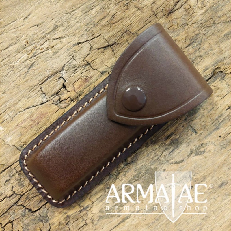 Lederetui für Taschenmesser mit max. 12 cm Grifflänge bei https://armatae.shop Lederetui für Taschenmesser mit max. 12 cm Grifflänge bei https://armatae.shop