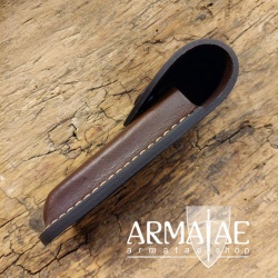 Lederetui für Taschenmesser mit max. 12 cm Grifflänge bei https://armatae.shop Lederetui für Taschenmesser mit max. 12 cm Grifflänge bei https://armatae.shop