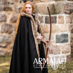 Wikinger Umhang Schwarz mit Kapuze und Kunstpelz Besatz von Leonardo Carbone auf https://armatae.shop Wikinger Umhang Schwarz mit Kapuze und Kunstpelz Besatz von Leonardo Carbone auf https://armatae.shop