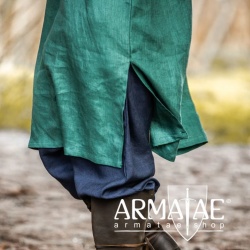 Wikinger Tunika Halvar aus 100 % Leinen in Farbe Grün auf https://armatae.shop