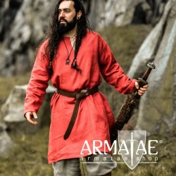 Wikinger Tunika Halvar aus 100 % Leinen in Farbe Rot auf https://armatae.shop