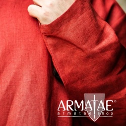 Wikinger Tunika Halvar aus 100 % Leinen in Farbe Rot auf https://armatae.shop Wikinger Tunika Halvar aus 100 % Leinen in Farbe Rot auf https://armatae.shop