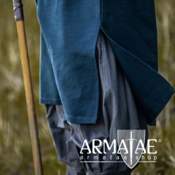 Wikinger Tunika Snorri mit Urnes Stil Handstickerei auf https://armatae.shop Wikinger Tunika Snorri mit Urnes Stil Handstickerei auf https://armatae.shop
