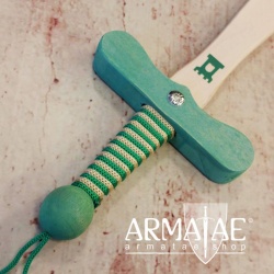Spielschwert Holzschwert Kinderschwert Bambini in 3 Ausführungen auf https://armatae.shop Spielschwert Holzschwert Kinderschwert Bambini in 3 Ausführungen auf https://armatae.shop
