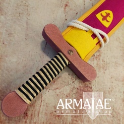 Holzschwert mit Textil Scheide und Kordel auf https://armatae.shop Holzschwert mit Textil Scheide und Kordel auf https://armatae.shop