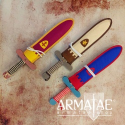 Holzschwert mit Textil Scheide und Kordel auf https://armatae.shop