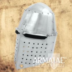 Großer Topfhelm, hochmittelalterlicher Ritterhelm für Reenactment auf https://armatae.shop Großer Topfhelm, hochmittelalterlicher Ritterhelm für Reenactment auf https://armatae.shop