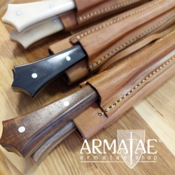 Mittelalter Besteck Kutscherbesteck ROSTFREI mit Doppel-Lederscheide auf https://armatae.shop