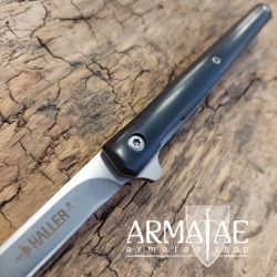 Haller Design Taschenmesser mit Flipper, Lederetui, Gürtelschlaufe und Karabiner auf https://armatae.shop Haller Design Taschenmesser mit Flipper, Lederetui, Gürtelschlaufe und Karabiner auf https://armatae.shop