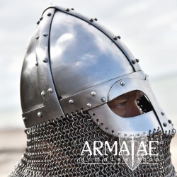Schaukampftauglicher, vendelzeitlicher Spangenhelm mit Kettenbrünne von Ulfberth auf https://armatae.shop Schaukampftauglicher, vendelzeitlicher Spangenhelm mit Kettenbrünne von Ulfberth auf https://armatae.shop