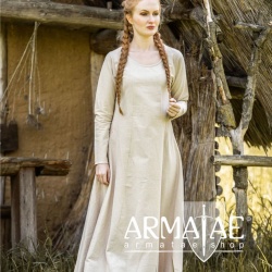 Schlichtes Unterkleid "Scarlet" Hanffarben 4839 von Leonardo Carbone auf https://armatae.shop
