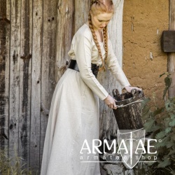 Schlichtes Unterkleid "Scarlet" Hanffarben 4839 von Leonardo Carbone auf https://armatae.shop Schlichtes Unterkleid "Scarlet" Hanffarben 4839 von Leonardo Carbone auf https://armatae.shop