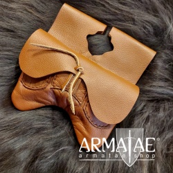 Spätmittelalter Klappen Gürteltasche mit Haupt- und 3 Nebenfächern auf https://armatae.shop