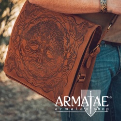 Vikings Aktentasche, Umhängetasche, Laptop-Tasche aus Leder von Mythrojan auf https://armatae.shop Vikings Aktentasche, Umhängetasche, Laptop-Tasche aus Leder von Mythrojan auf https://armatae.shop