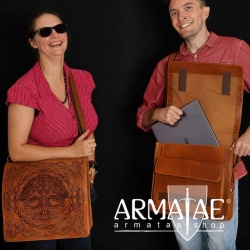 Vikings Aktentasche, Umhängetasche, Laptop-Tasche aus Leder von Mythrojan auf https://armatae.shop Vikings Aktentasche, Umhängetasche, Laptop-Tasche aus Leder von Mythrojan auf https://armatae.shop